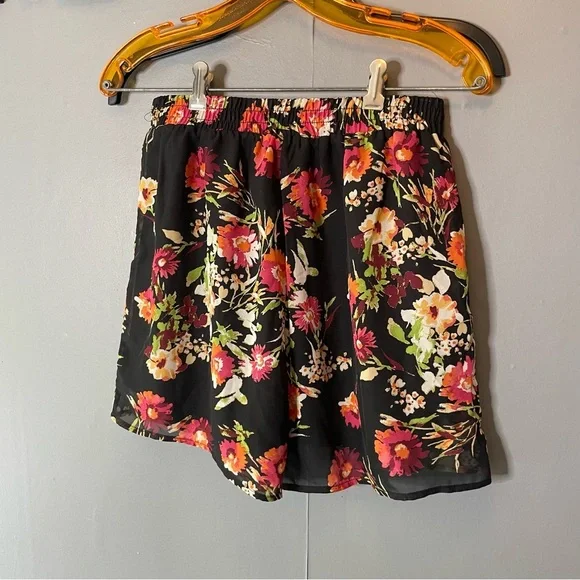 Dee Elly Floral Black Women's Shorts size medium - Picture 4 of 7